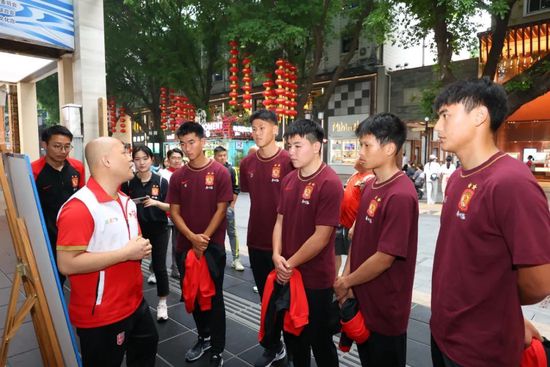 大剑、双手剑等武器元素也完美还原，力求展现怪物猎人的原本世界